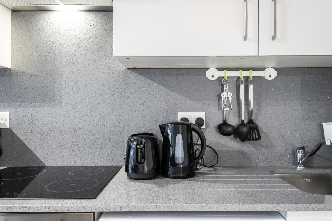 Securematics Superior Studio Apartments Лондон Екстер'єр фото